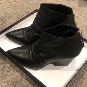 Black ankle boots SIZE 35 by Halmanera